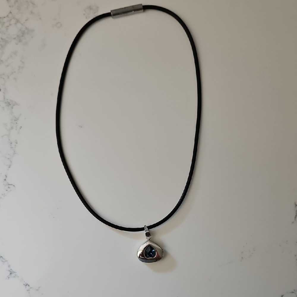 Elegant Silver and Black Pendant Necklace